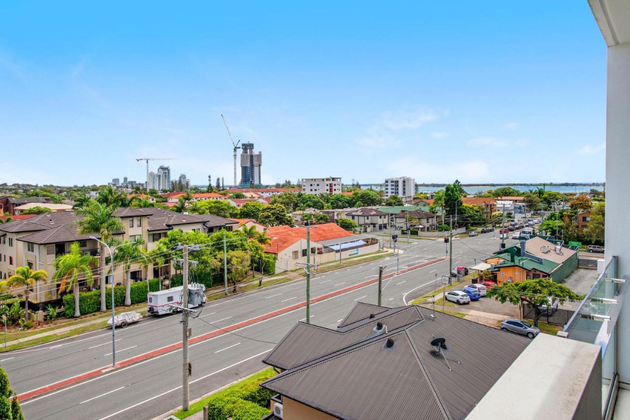 Modern Contemporary Southport Apartment - Coasthm Gold Coast Exterior photo